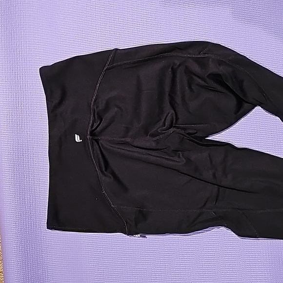 Fabletics leggings with side zipped pockets - Picture 3 of 3